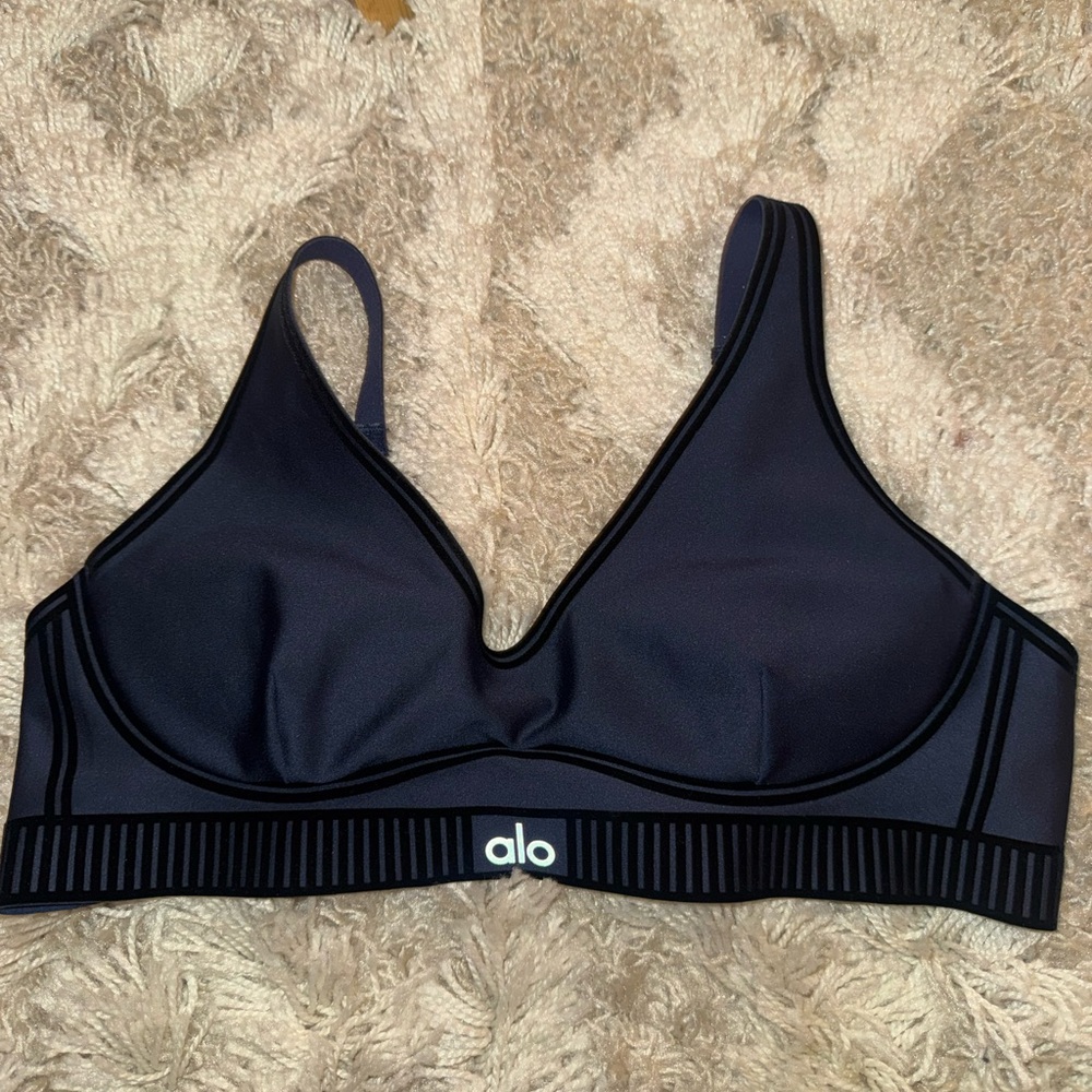ALO YOGA AIRLIFT LINE BRA